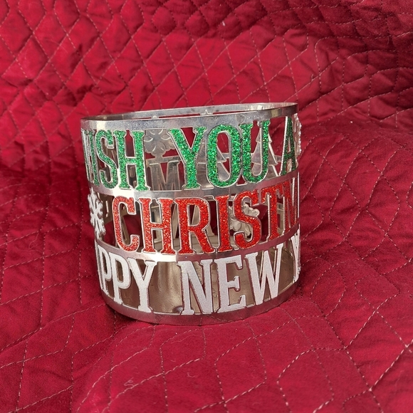 Bath Body Works Christmas 3 wick Candle Sleeve Merry Christmas Red Green Silver - Picture 1 of 5